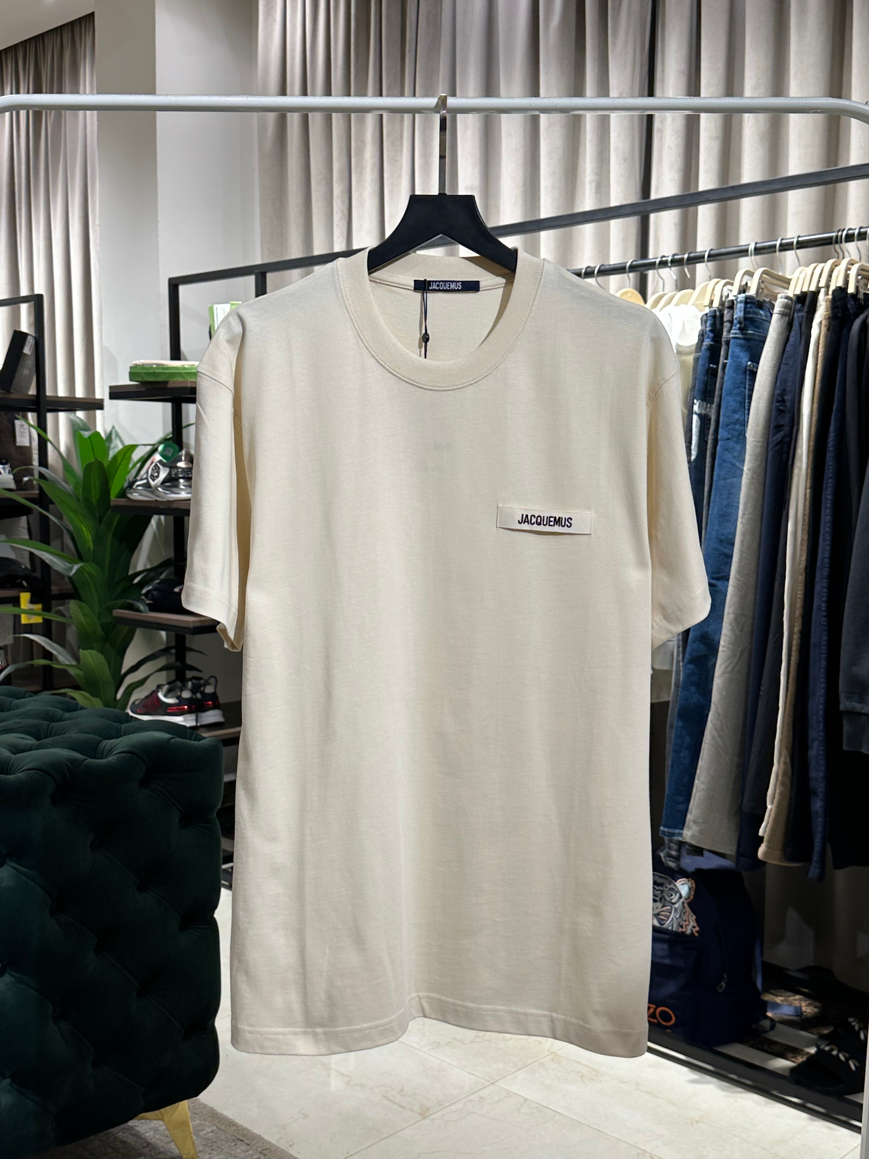 T-SHIRT JACQUMUS