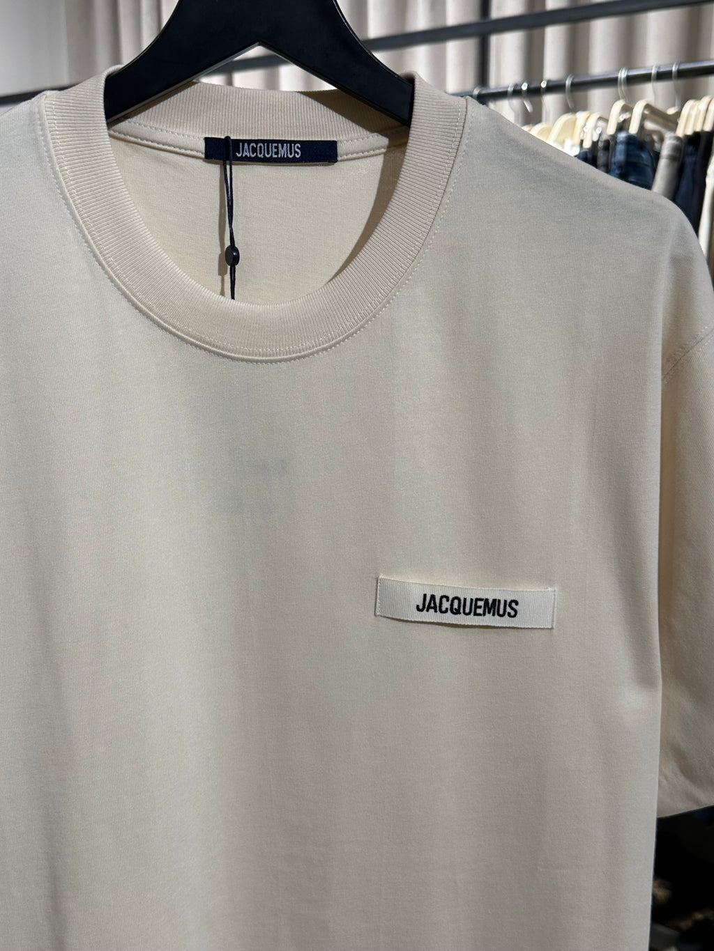 T-SHIRT JACQUMUS
