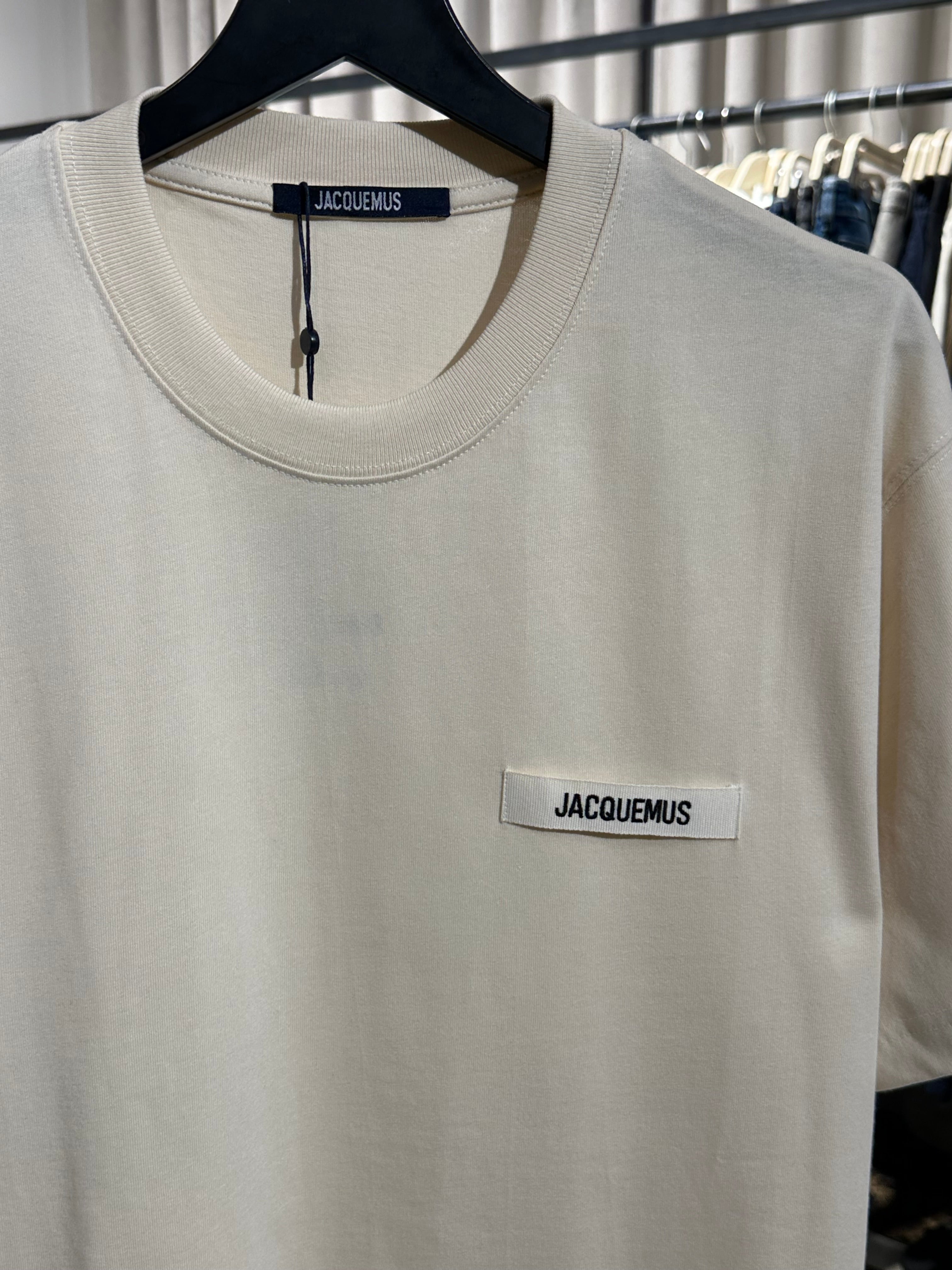 T-SHIRT JACQUMUS